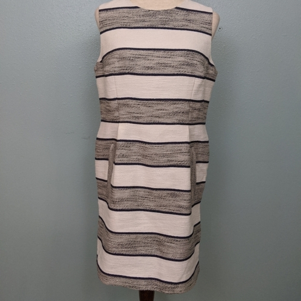 Judith & Charles  white, grey boucle sleev…